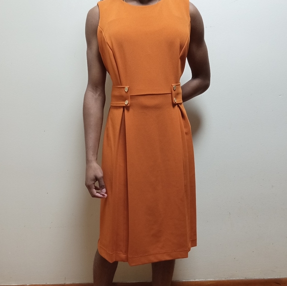 A line sleeveless, polyester ,dress with buttons| dusty orange size 4 - Picture 7 of 10